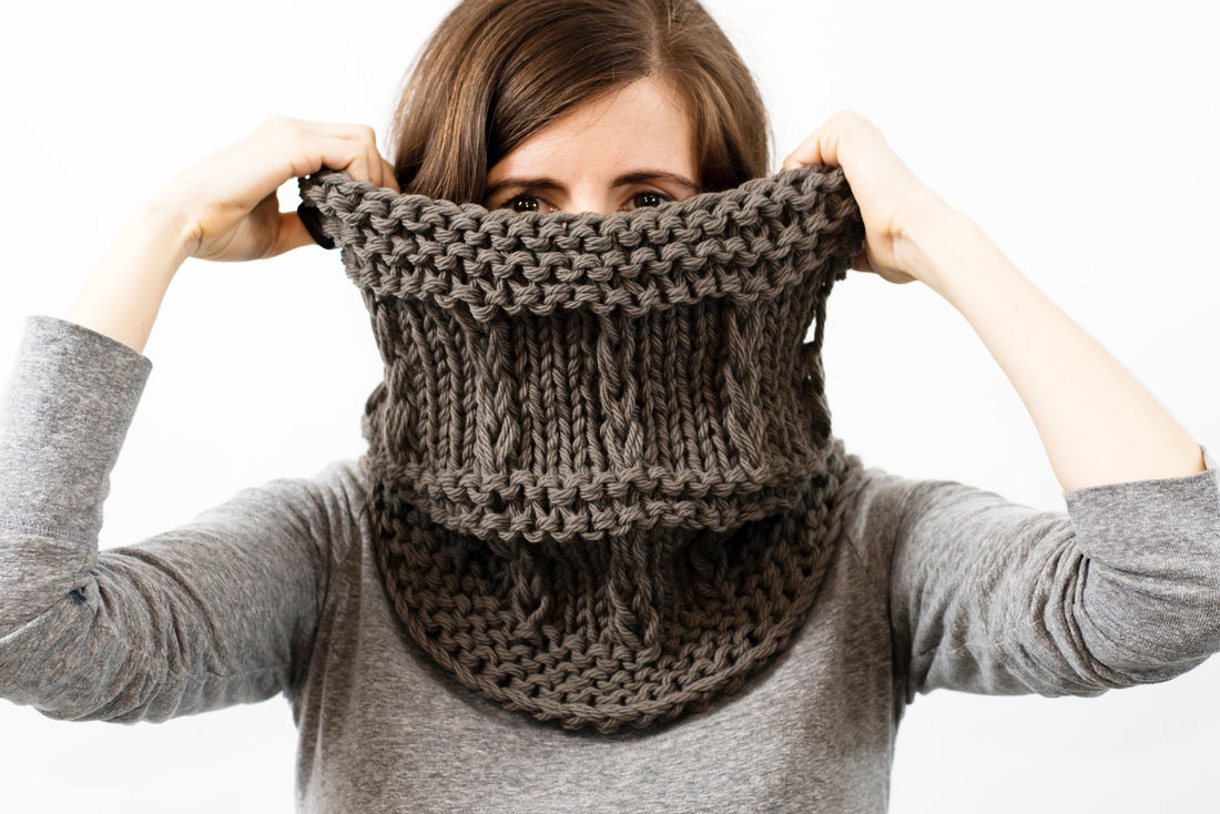 easy to knit chunky cowl knitting pattern for beginners